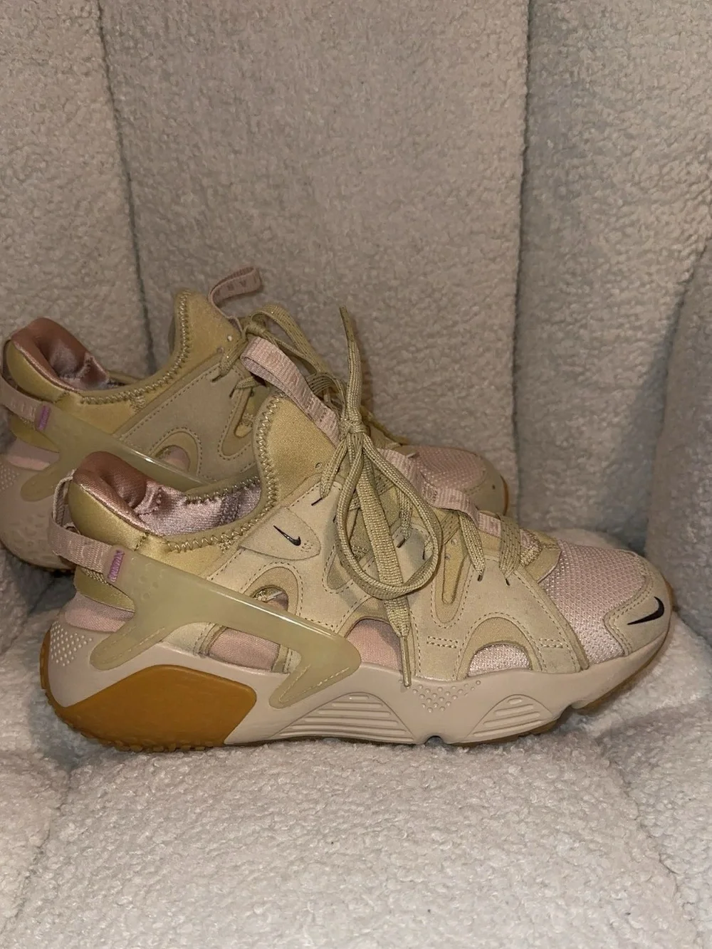 Beautiful Women's Nike Air Huarache Craft Sneakers